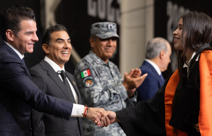 Miguel Ángel Flores reconoce a mil 100 graduados del Colegio Militarizado Mariano Escobedo