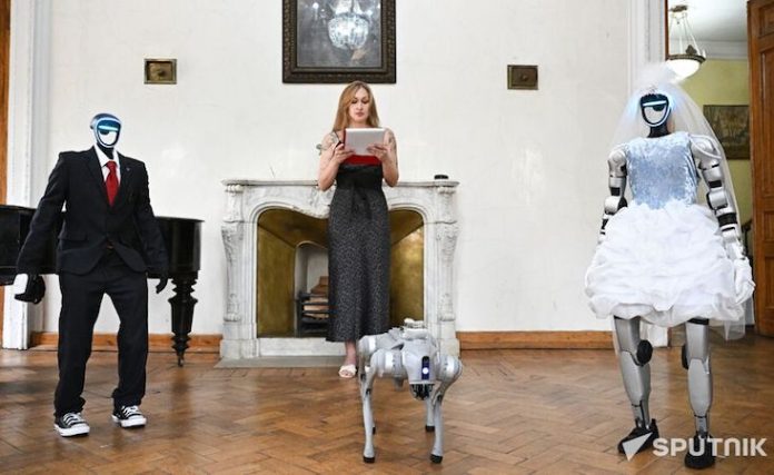 Moscú acoge la primera ceremonia de matrimonio entre robots humanoides