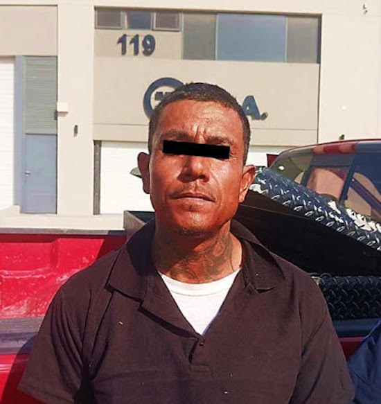 Conductor irrumpe con camioneta en Plaza Sendero La Fe y es detenido tras persecución en San Nicolás