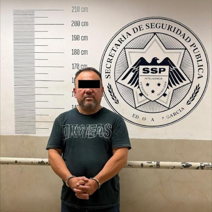 Captura Policía de San Pedro a presunto implicado en robo de tarjetas bancarias; le aseguran 47 plásticos y efectivo