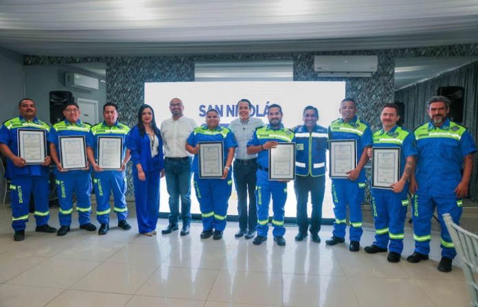 San Nicolás reconoce trayectoria de elementos de auxilio con siete ascensos