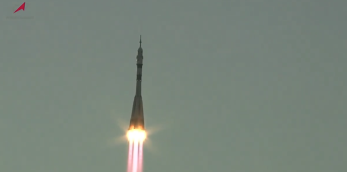 La nave Soyuz MS-29 con dos rusos y un estadounidense despega desde Baikonur hacia la EEI