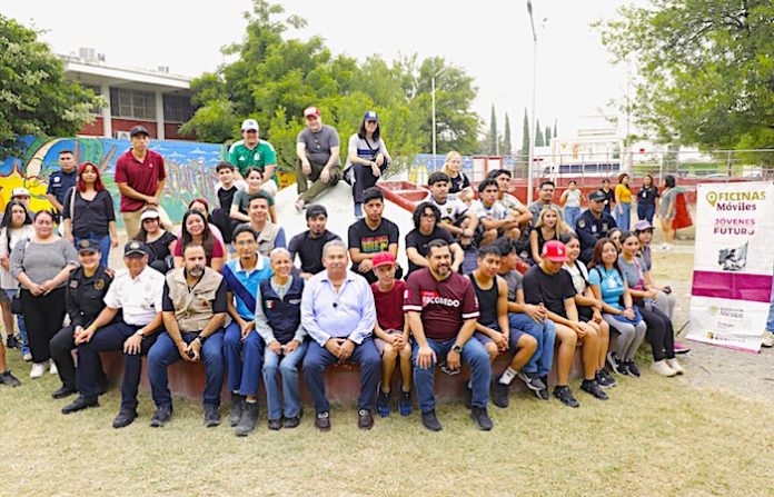 Escobedo rehabilita plaza en Jollas de Anáhuac con los Tequios de la Transformación