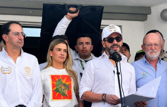 “Existe toda la disposición de EU” de retirar temporalmente los aranceles a Colombia, dice De la Espriella