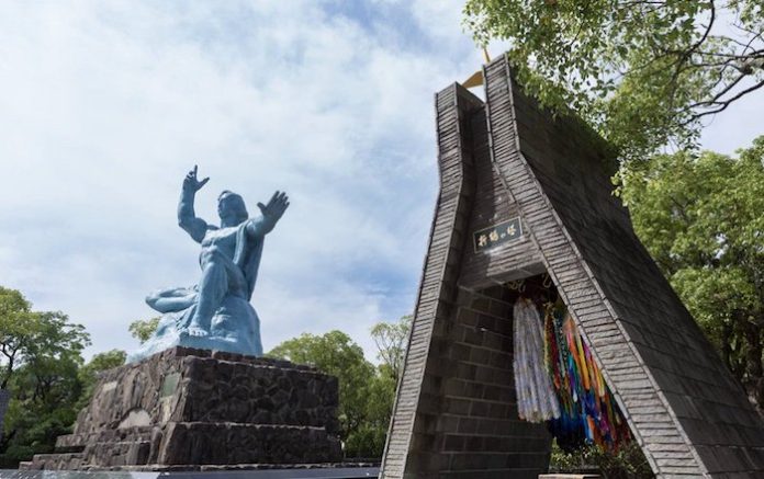 Mientras Tokio guarda silencio, el alcalde de Nagasaki señala al responsable por el bombardeo nuclear