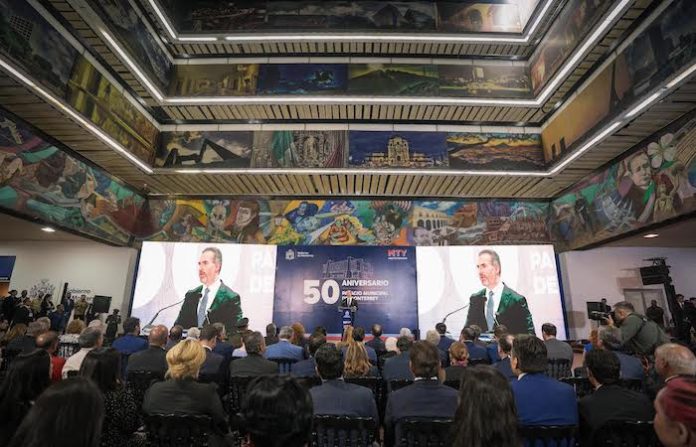 Adrián de la Garza conmemora 50 años del Palacio Municipal de Monterrey