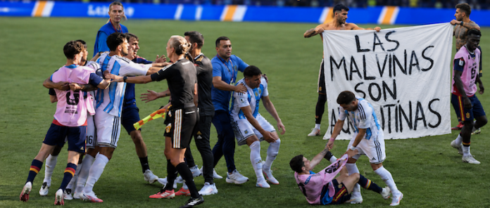 FIFA impone duras sanciones a jugadores argentinos por incidentes en el Mundial