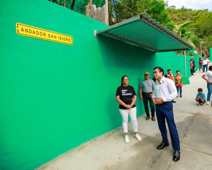 Félix Arratia entrega nuevo andador para fortalecer la movilidad en La Campana