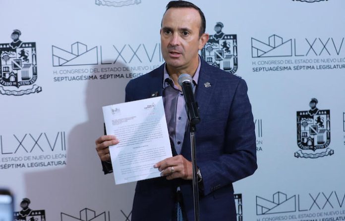 Carlos de la Fuente propone que empresas traten sus propias aguas residuales para reducir colapso del drenaje