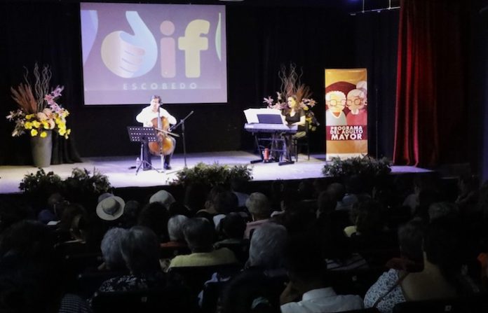 Música y cultura reúnen a adultos mayores de Escobedo en concierto especial