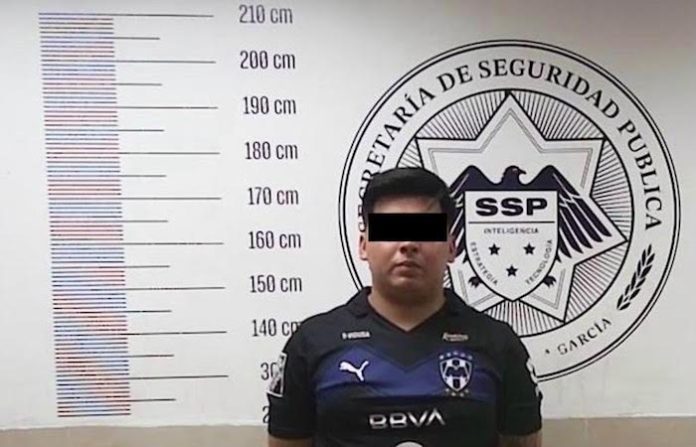Detienen en San Pedro a empleado señalado por presunto robo de mercancía