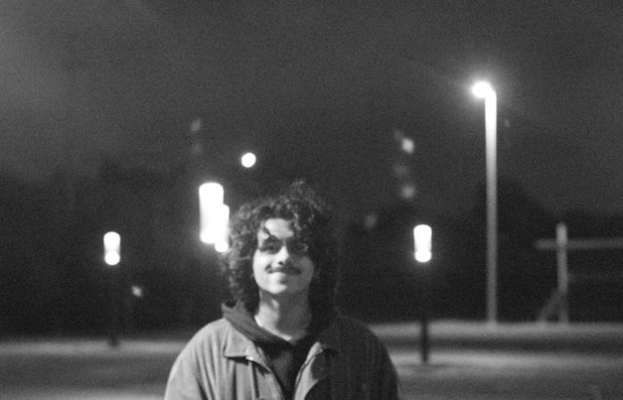 Edgar bajo el agua presenta “Arde, tarde”, último adelanto de su nuevo álbum