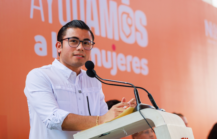 Félix Arratia amplía ‘Ayudamos a las Mujeres’ y fija meta de 150 mil beneficiarias