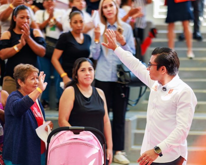 Más de 2 mil 500 mujeres reciben nueva tarjeta de Ayudamos a las Mujeres en Monterrey