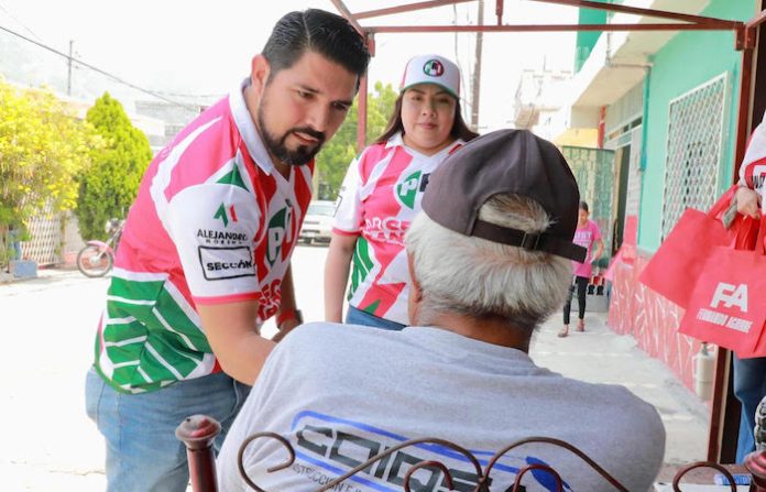 Fernando Aguirre lleva su Segundo Informe Legislativo a las calles del Distrito 2