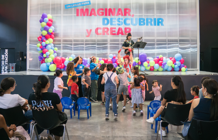 Niñas y niños celebran 30 años de Alas y Raíces con el Festival Revuelo Revoltoso
