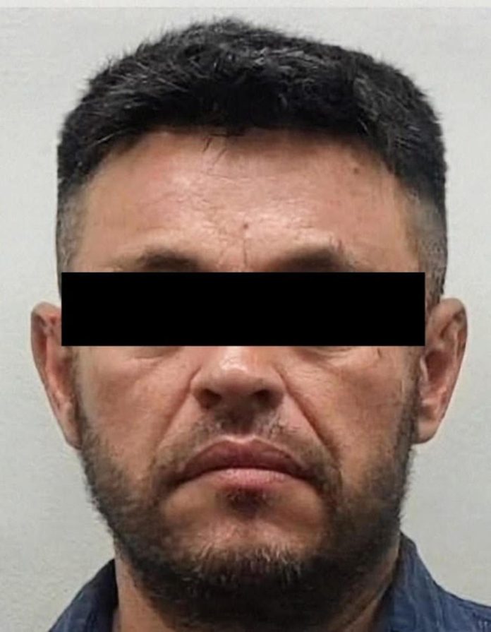 Detienen a hombre señalado por ocultar cuerpos de dos hombres en la cajuela de un vehículo