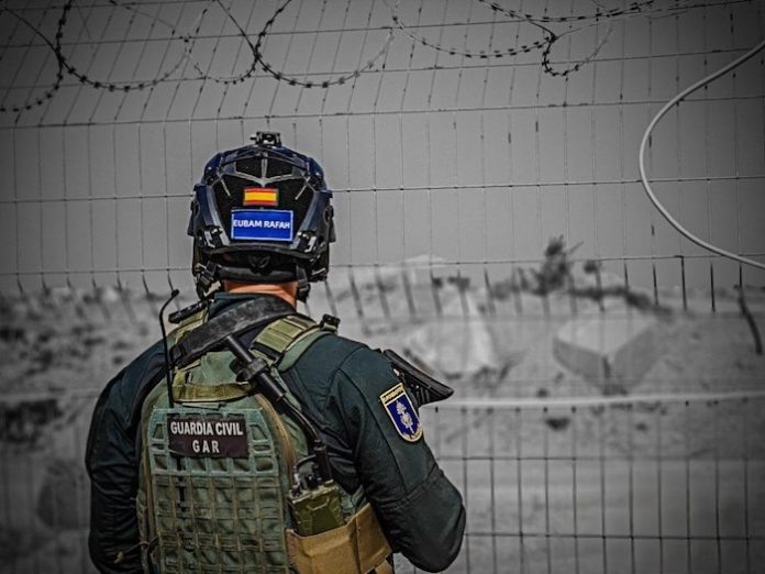 España refuerza con 2.000 militares y 300 antidisturbios la seguridad en Ceuta