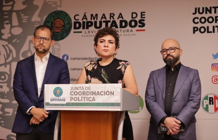 MC acusa a Sheinbaum de impulsar una reforma “frívola” sobre la doble nacionalidad