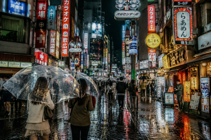Unas 7.000 personas varadas en aeropuerto japonés por las fuertes lluvias