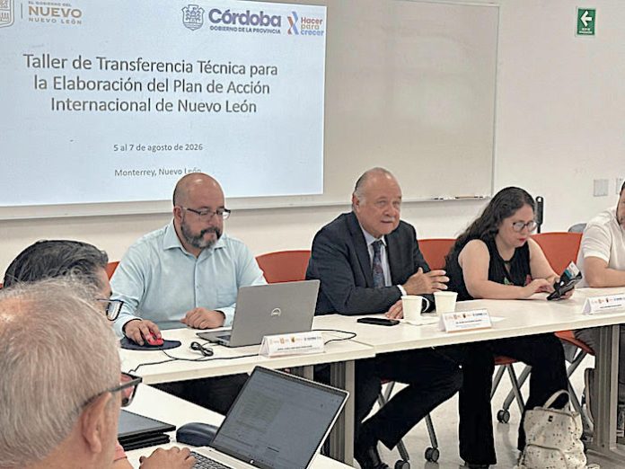Javier Navarro impulsa estrategia para consolidar una política internacional permanente