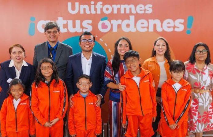 Juárez inicia entrega de uniformes gratuitos para el regreso a clases