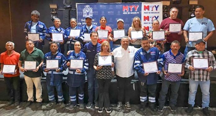 Marcelo Segovia reconoce labor de trabajadores de barrido y destaca limpieza de más de 5 mil 500 rejillas pluviales en Monterrey