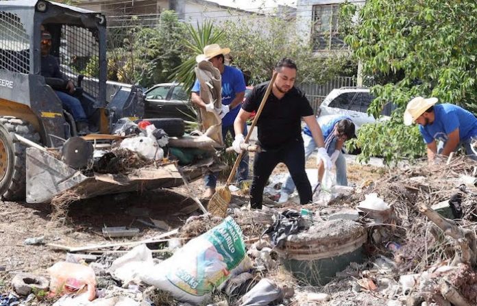 Miguel Lechuga denuncia abandono del Parque Clouthier y encabeza jornada de limpieza