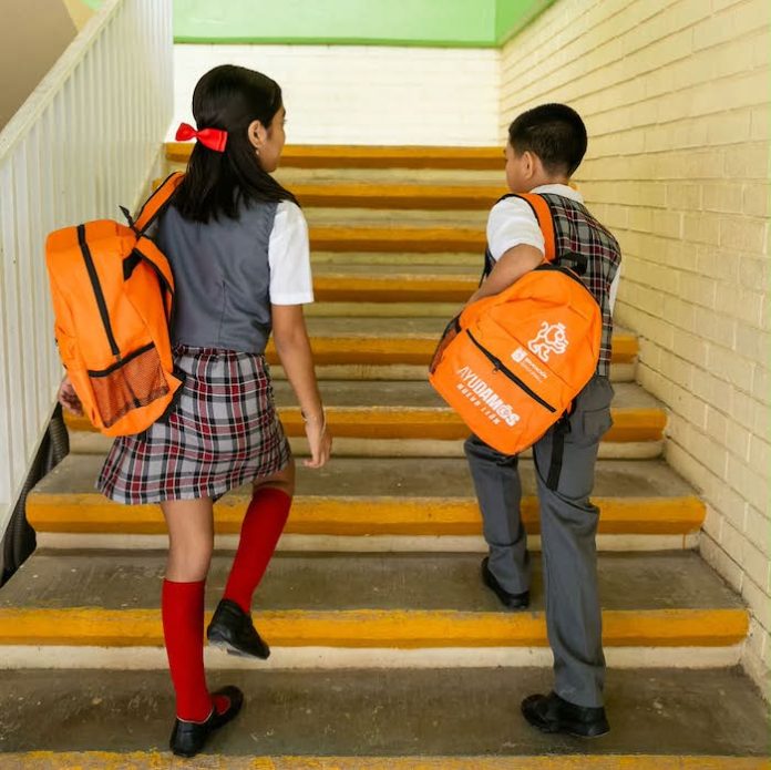 Regresan a clases más de un millón de estudiantes en Nuevo León