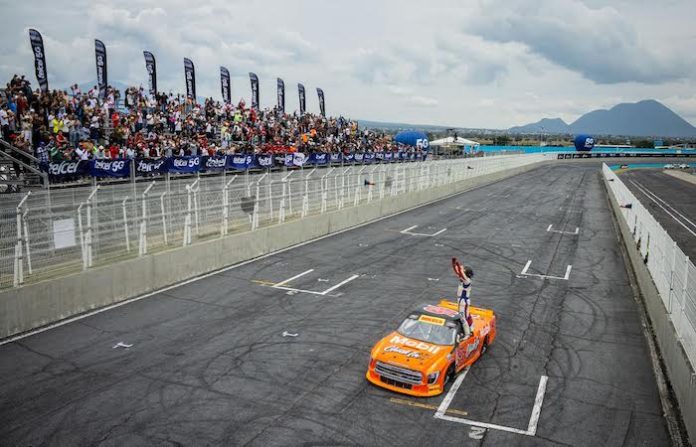 Roberto “Bob” Espinosa gana en Puebla y llega al Chase como líder de Trucks México Series