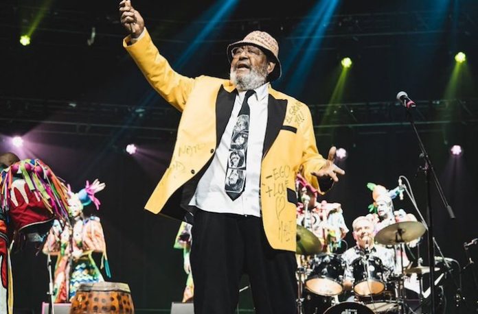 Video: Entre aplausos y tambores Uruguay despide a su legendario “Negro” Rada
