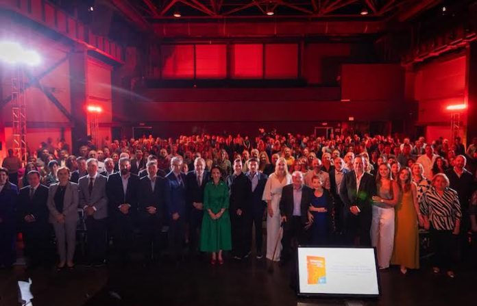 Presentan “Innovando en Salud”, el libro que documenta el modelo de cobertura universal de Nuevo León