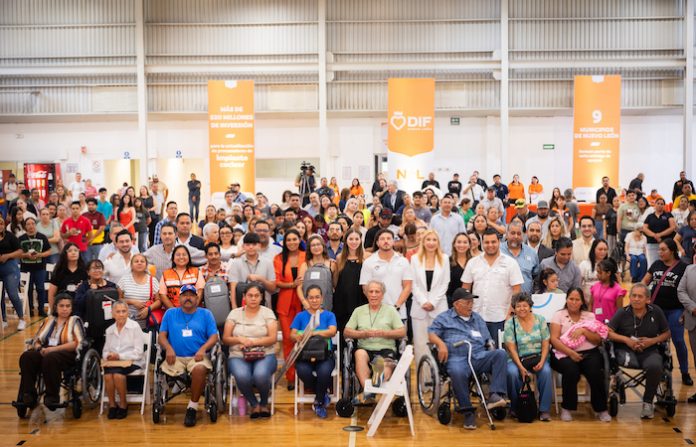Entrega Samuel García apoyos funcionales a 96 personas; destinan 20 mdp a actualización de implantes cocleares