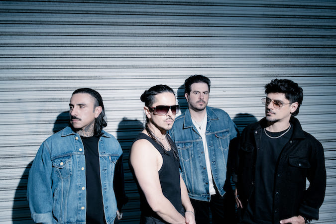 Allison y Emery unen generaciones del emo y post-hardcore en “On My Own”
