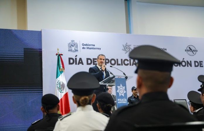 Monterrey asciende a 100 policías en el marco del Día del Policía