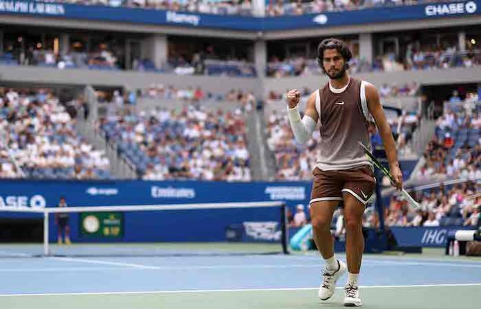 Alcaraz avanza a octavos del US Open y extiende a 17 su racha de triunfos en Grand Slam