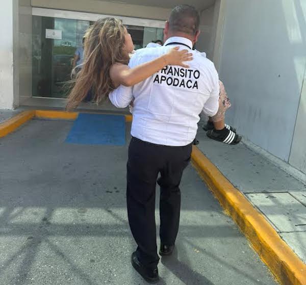 Tránsito de Apodaca abre paso a mujer en labor de parto y logra que llegue a tiempo a la Clínica 67