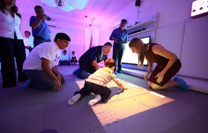 Monterrey reinaugura clínica para atención al autismo y anuncia ampliación para reducir lista de espera