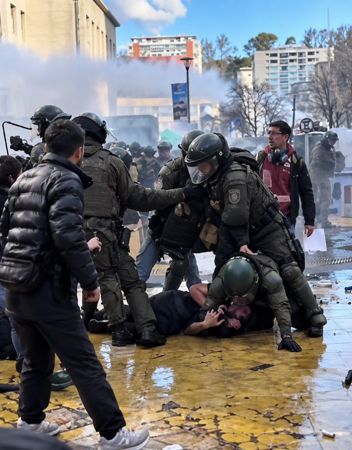 Policía chilena detiene a 284 personas en la conmemoración del golpe de Estado