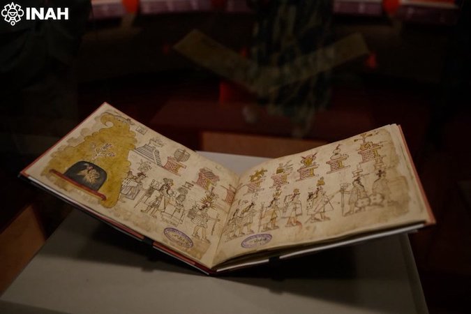 Regresa a México el códice prehispánico Azcatitlan, después de casi 200 años en Francia
