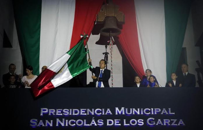 ¡Viva San Nicolás! Daniel Carrillo encabeza el Grito de Independencia ante 10 mil nicolaítas
