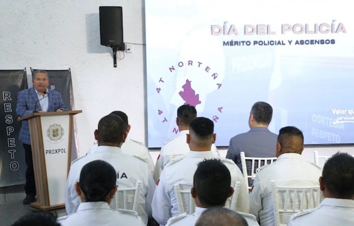 Escobedo reconoce a 191 policías con ascensos y méritos por su labor en seguridad