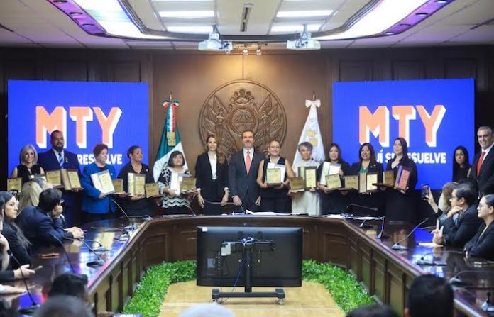 Monterrey reconoce a 10 docentes con el galardón “Miguel F. Martínez” 2026