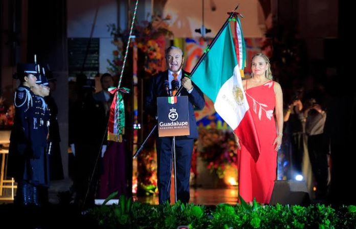 Héctor García encabeza Grito de Independencia ante más de 10 mil personas en Guadalupe