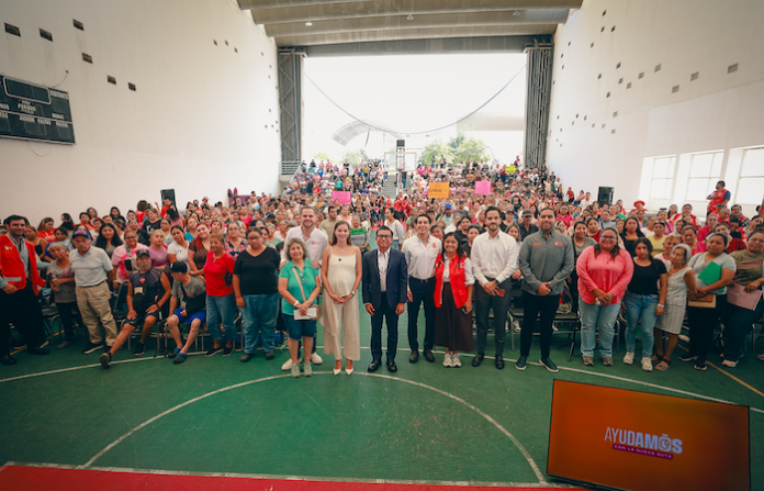 Mariana Rodríguez fortalece “Ayudamos a las Mujeres” con tarjetas que incluyen transporte gratuito