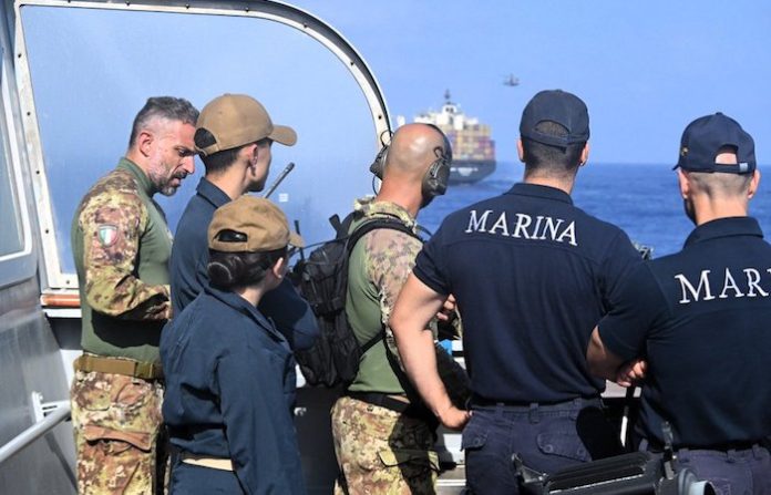 Italia estudia desplegar cuatro fragatas ante la amenaza hutí en el mar Rojo, según medios