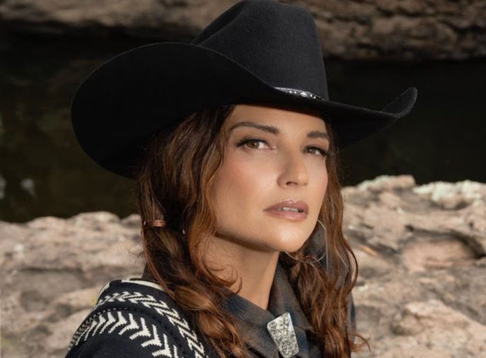 Natalia Jiménez regresa con música inédita y abre una nueva etapa con “Y PUNTO”