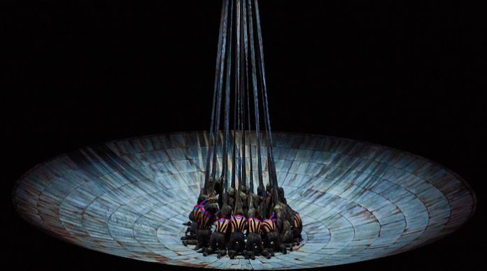 Omphalos llega a Monterrey: la danza que desafía la gravedad y explora el origen del universo