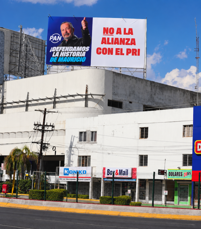 PAN acusa guerra sucia por espectaculares contra alianza con el PRI