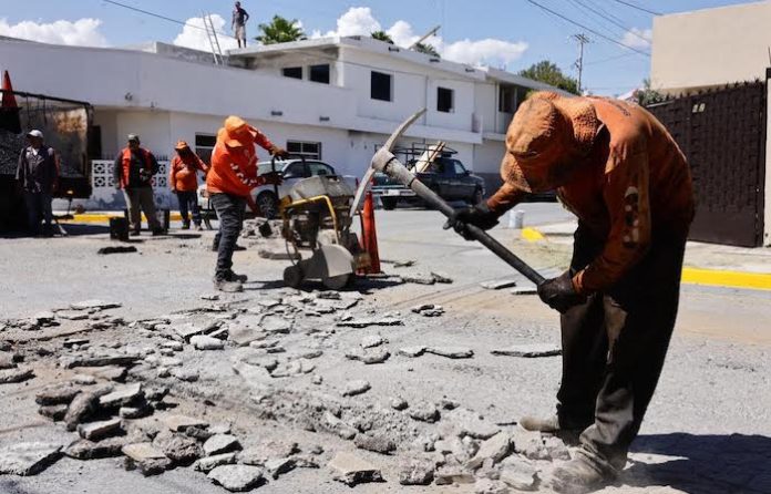 Guadalupe refuerza bacheo y mantenimiento urbano en la colonia El Sabino